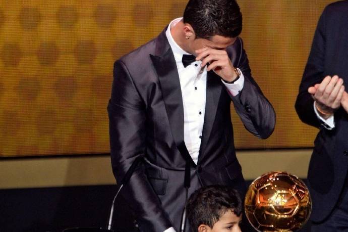 数据、成就不逊2013年金球奖得主C罗，拉菲尼亚能拿金球奖吗