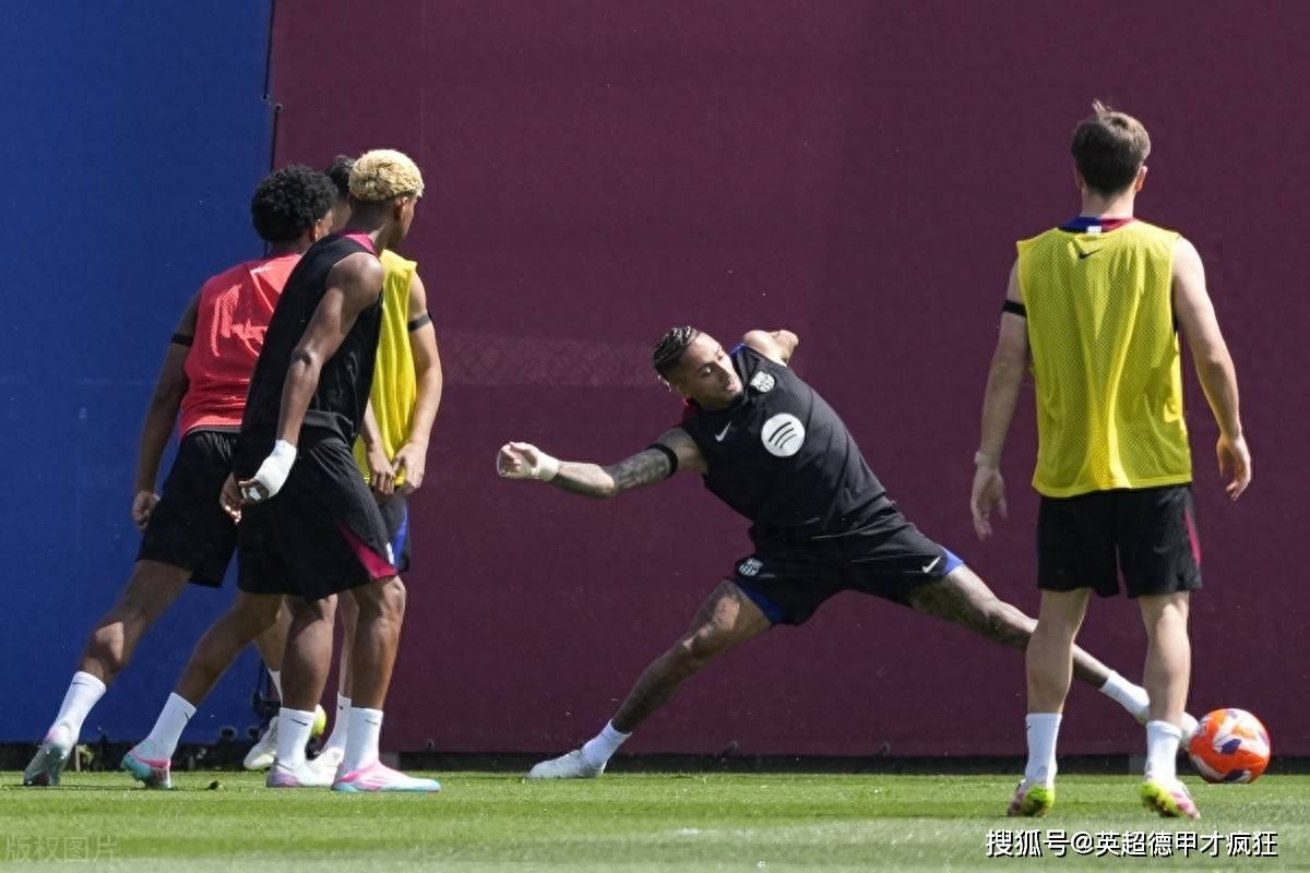 巴萨弗里克重建青春版本，国内三冠王起步，再买一个年轻的莱万！