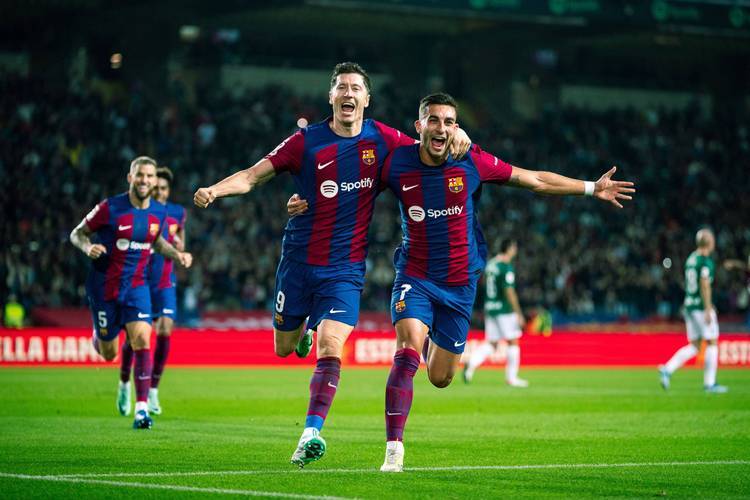 深度剖析2020年欧冠quarter - final拜仁8比2巴萨的经典战役