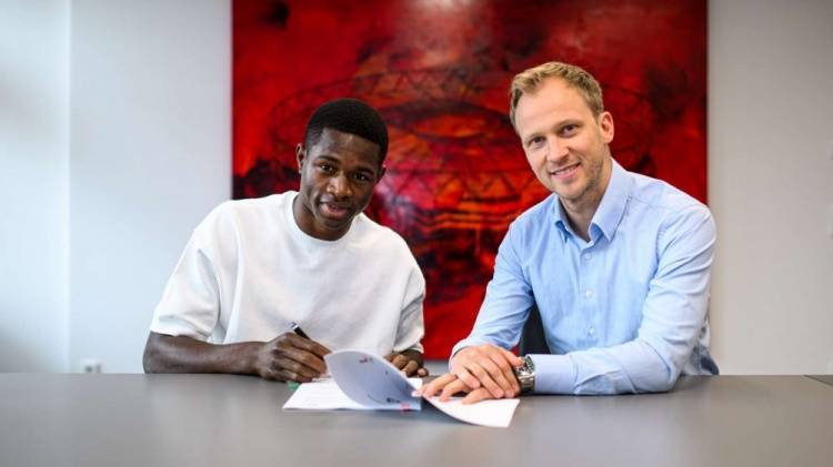 官方：勒沃库森签下18岁西乙前锋科法内，合约至2029年